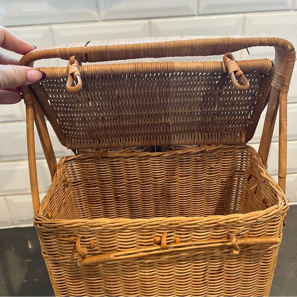 Vintage MCM Wicker Picnic Basket With Beverage Wine bottle holder - Picture 14 of 16
